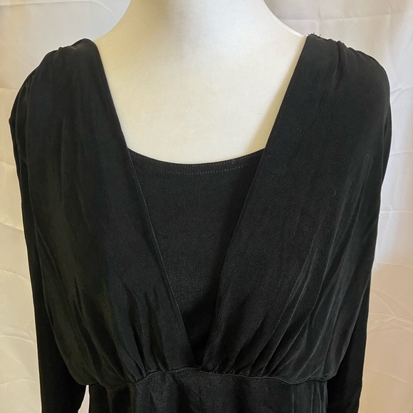 Chic Black V-Neck Women's Blouse - Picture 2 of 7